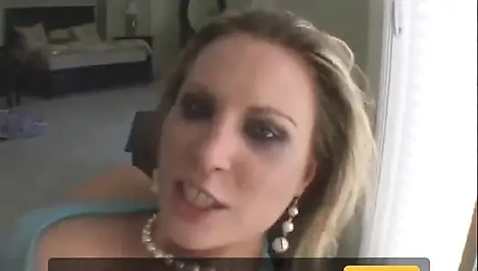 Tante seksi dengan lingerie seksi lagi ngidam dicrot di dalam