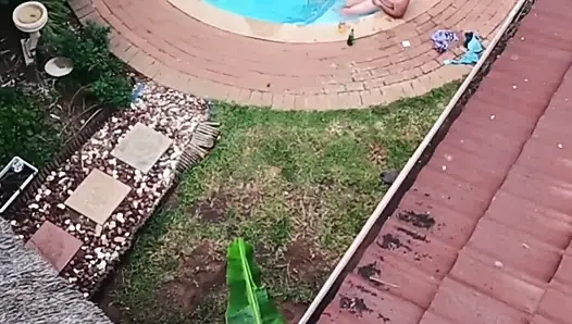 Застукал моих соседей за трахом во время полета с моим дроном