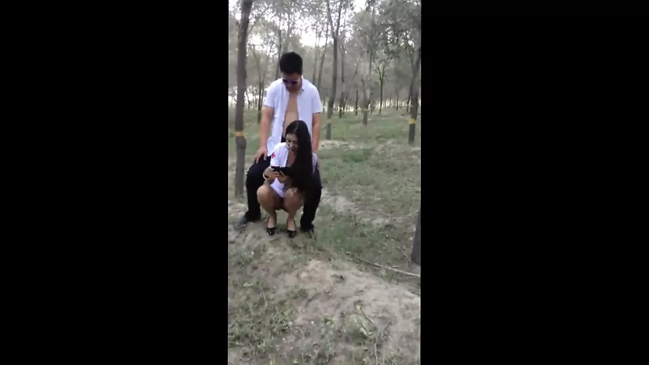 Beautiful Chinese girl outdoor fucking