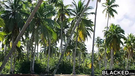 Istri imut eve sweet yang imut dientot habis-habisan sama besar pria kulit hitam dan suaminya