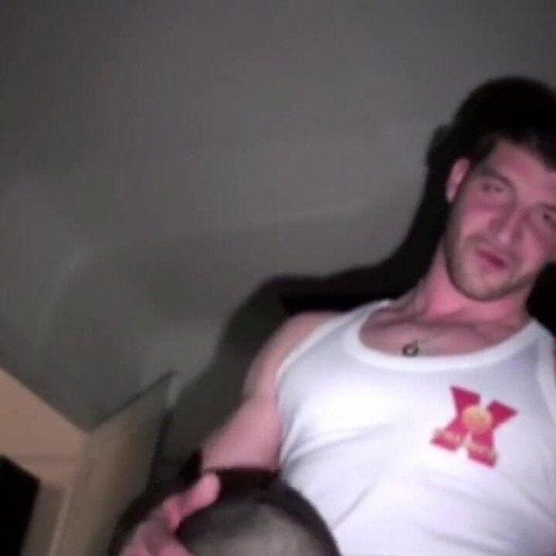 アダムはポルノスタージェフストロンガーに犯された