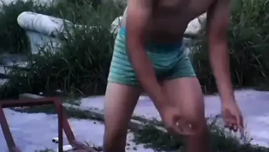 Boksörlü İsa egzersiz yaparken heyecanlı geçmiş videolar derlemesi