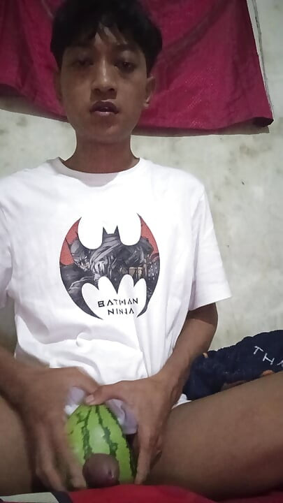 Penis merah membuat orang orang terangsang #Hot#indo#asia#solo