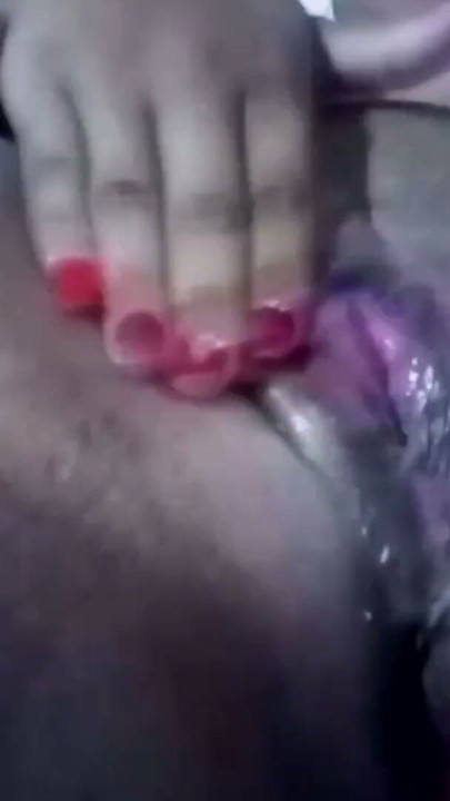 Orgasm til squirt. Jeg onanerer den varme fitta mi, jeg vil ha nye kuker som fyller meg helt med sæden sin | Klipp 1