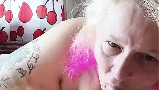 Schlampige lutschfähigkeiten teil 2 Dann bläst er