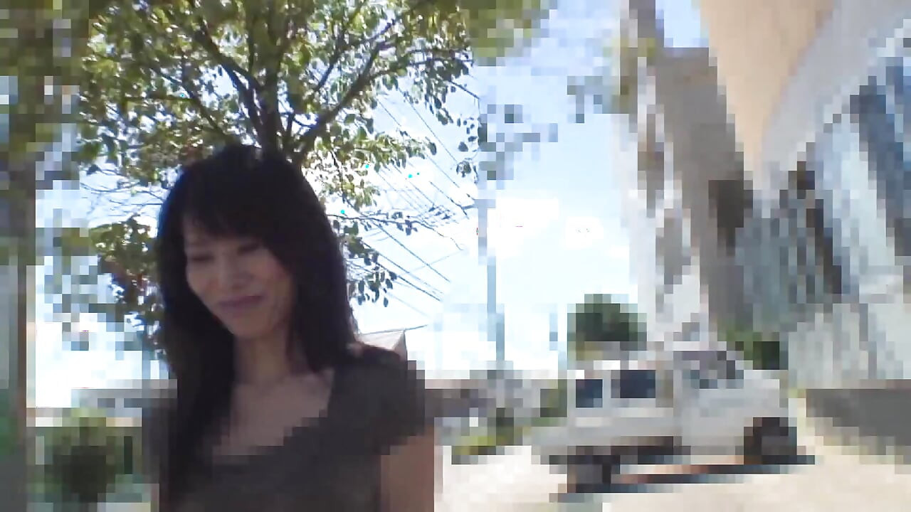 Sexy housewife lady Mariko enjoys toys and a creampie