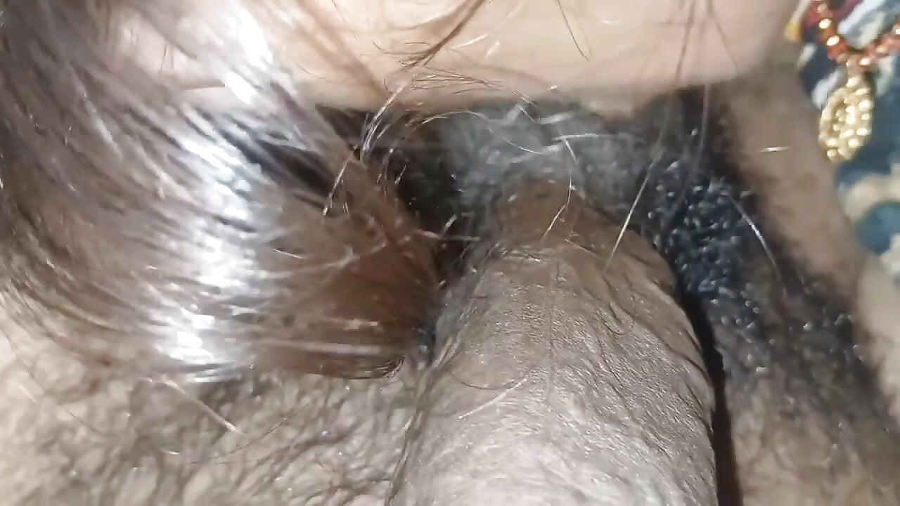 Bhabhi Got Hot at the Railway Station and Her Boobs Became Visible.