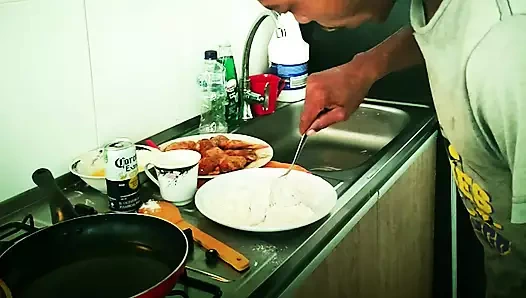 Pablon3grobar - gırtlağına kadar yarakla yemek yapıyor