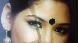 Бенгальская сексуальная актриса Sudiptaa с камшотом на лицо