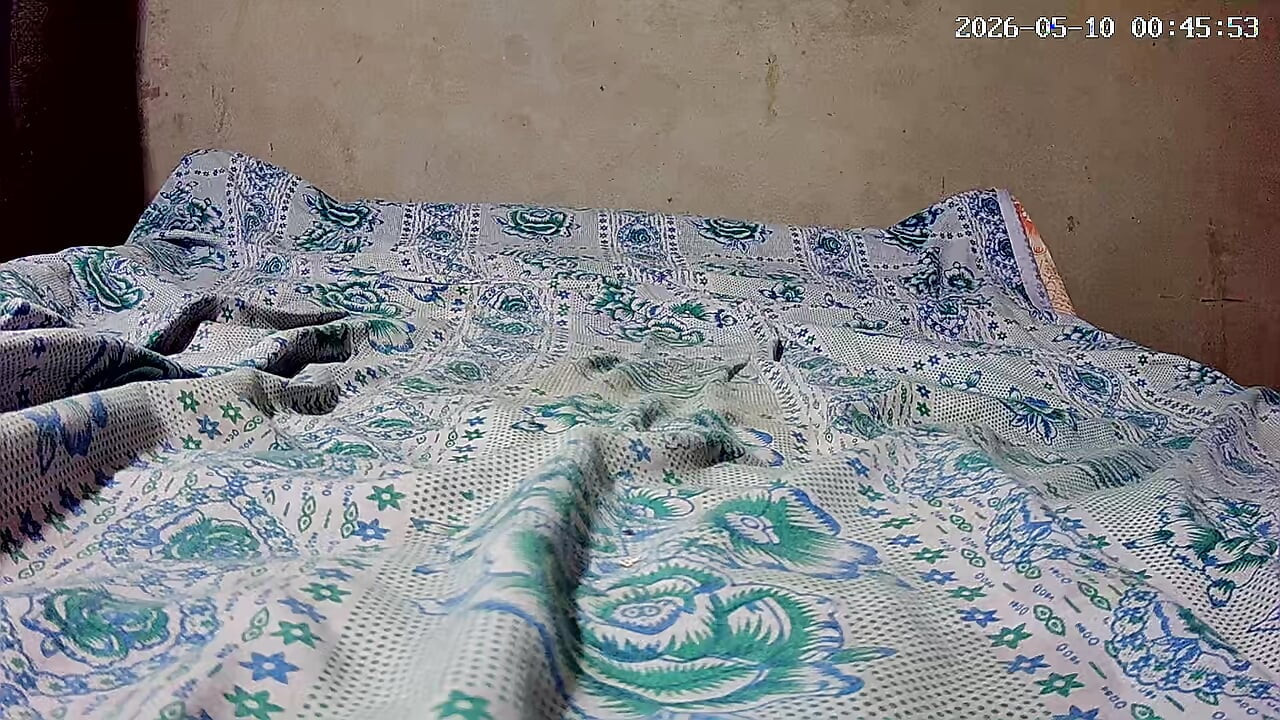 Echte Indische jongen trekt af in de kamer 208654