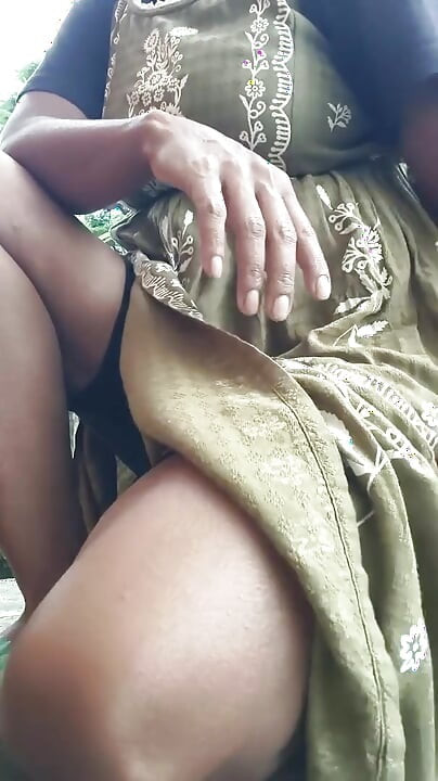 Anjali Bhabhi Sex Video: Pussy Show sa Loob ng Bahay