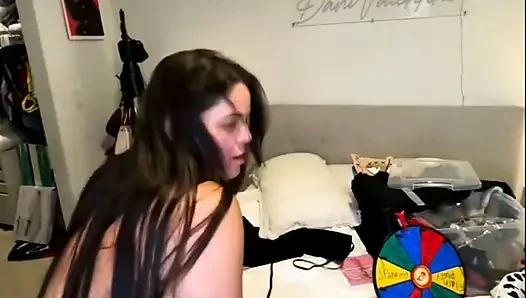 Unschuldiger Live-Stream wird zu wildem geilem spaß mit Dani valentina