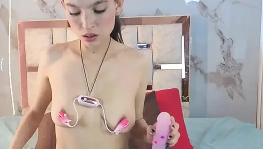 Ich trainiere meine tiefe kehle mit meinem lieblingsdildo