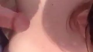 Blowjob und Sperma auf ihre Titten