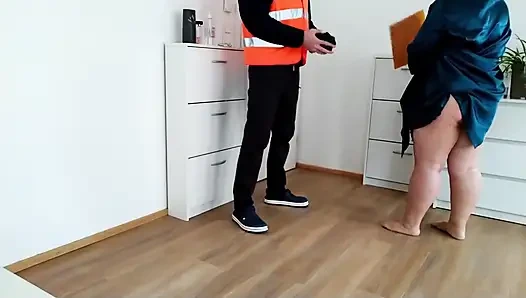 A Delivery Service Error Resulted in Cum on a Mature MILF's Ass