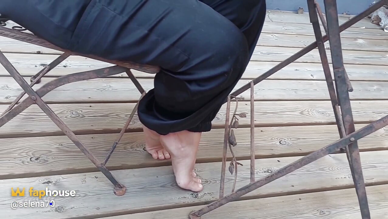 成熟金发妻子穿着2享受性爱