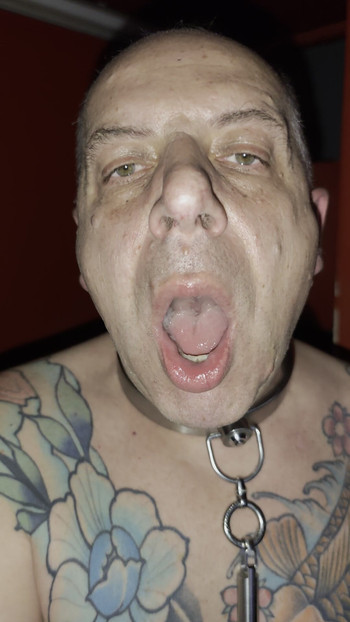 Nakon zabave u gloryholeu gutanje
SLS-Frank