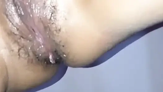 Шри-ланкийская жена делает сквирт и пердит