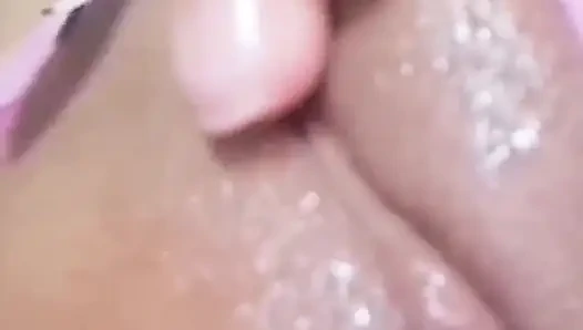 Wanita Kolombia lagi asik muasin dirinya sendiri dengan nikmat