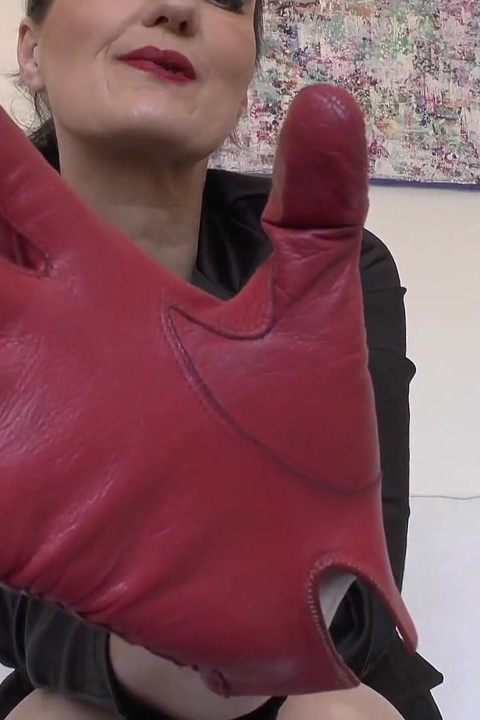 Guantes de cuero rojo: el aroma del cuero te hace débil, Lady Victoria Valente
