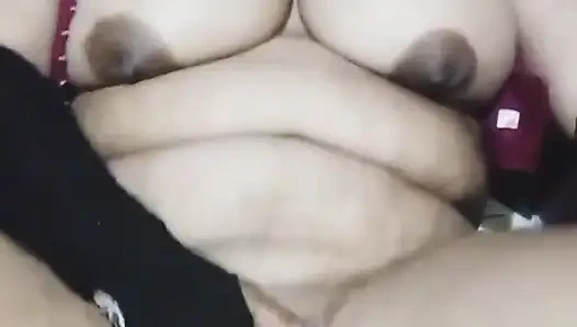 Memek aduhai savita si tante seksi india lagi asik fingaring dan toket besar messag desi