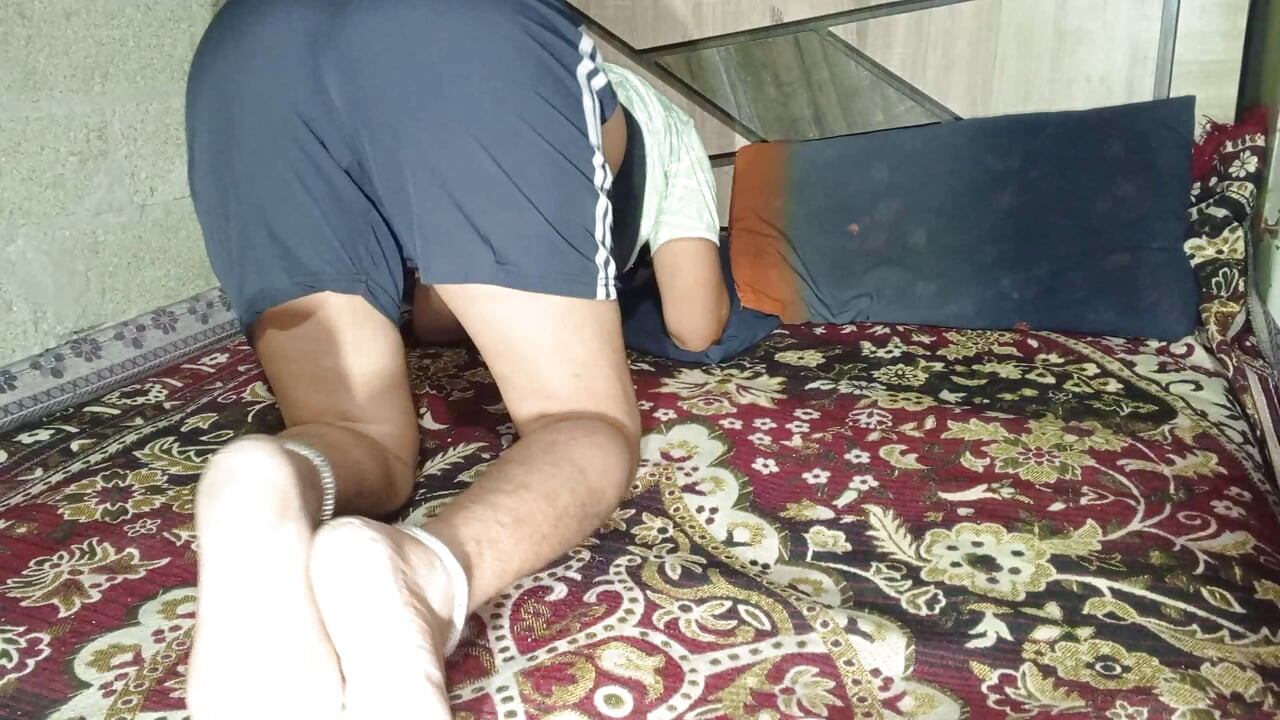 Bhabhi ko raat me jor se chudhai in house Hindi audio.