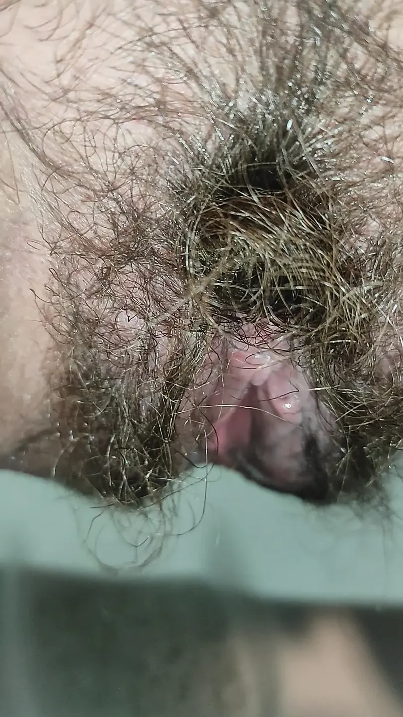 Hairy bush pee