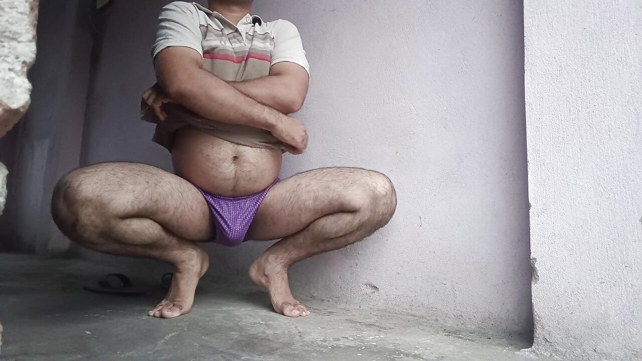 Wife ki bra aur underwear pahan liya