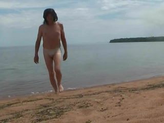 Caminata desnuda en una playa en las islas apóstol por mark heffron