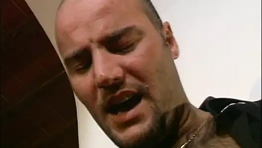 Сексуальная блондинка обожает член во рту