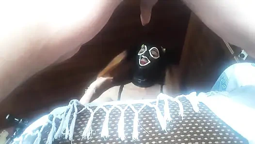 Laura mini etekli ve yüksek topuklu ayakkabı giyiyor kanepede sert sikişiyor