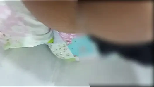 Evli kadın götünü serbest bırakıyor ve gavat görmesin diye yüzünü göstermemesini istiyor