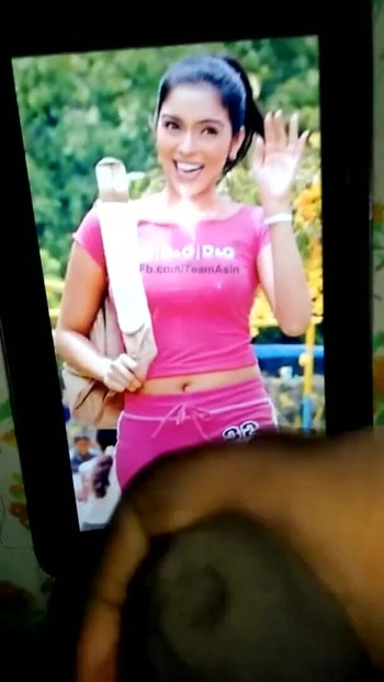 Ključni trenutak iz "Asin Naara mundaaikku en kanji (asin sexy cum tribute)"