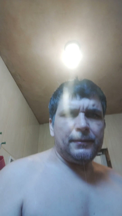 שתן נפל לי בעין אחרי שהזרם החזק יצא