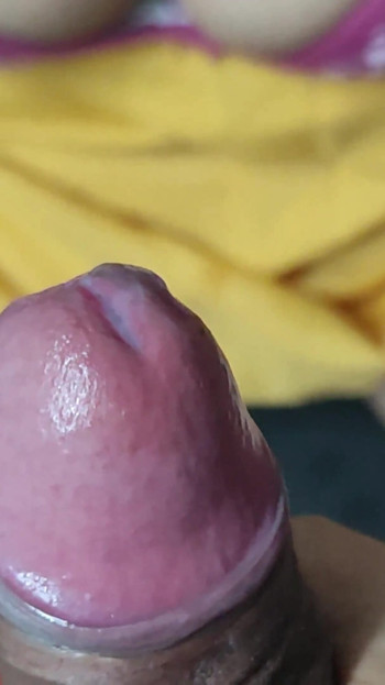 "Ateşli yengenin yüzü her maal nikal diya ağzına boşalıyor yüze büyük boşalma, desi porno videosu"dan unutulmaz bir an.