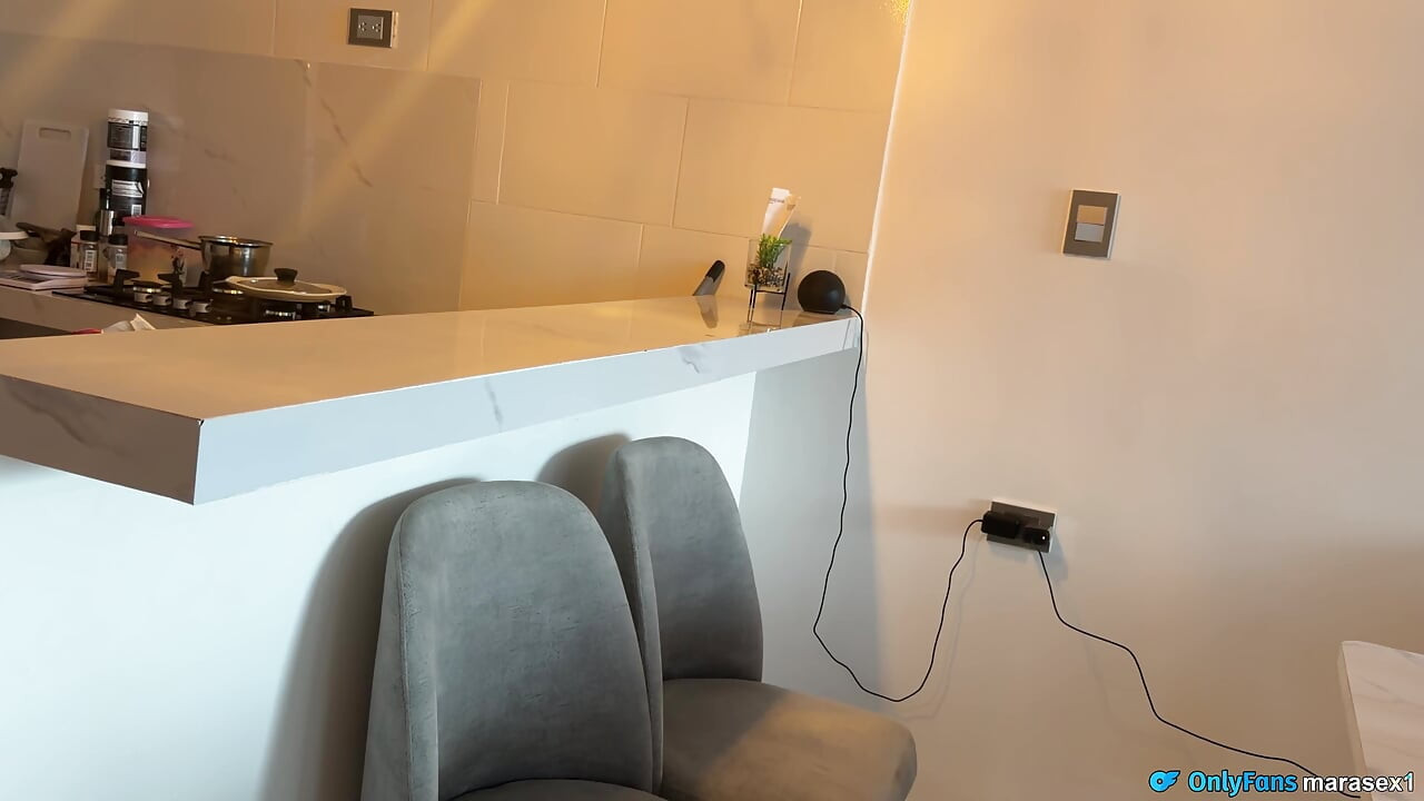 Przyrodni bracie, możesz mi pomóc z zadaniem domowym? Masz ciężko!