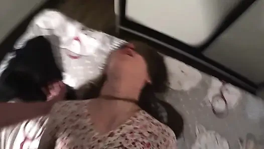 Sadakatsiz evli kadın arkadaşlarını götten sikiyor. Gerçek aldatma