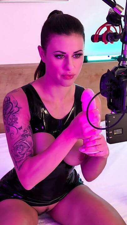 Billie Star Makes You Cum Without Even Touching Her - a Femdom JOI in Shiny Black Latex