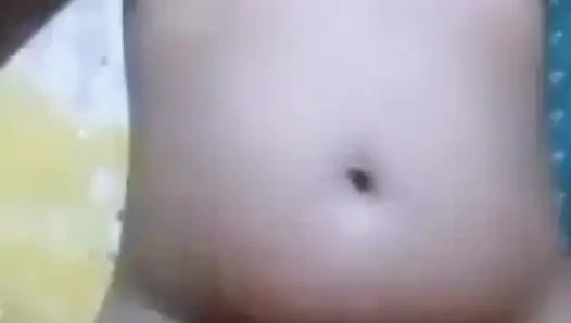 Awalnya video call biasa malah istri temenku telanjang , membuatku pengin masturbasi