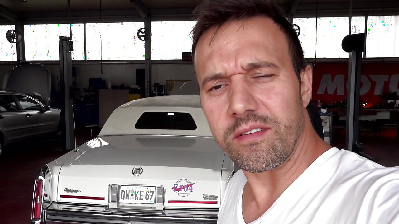 टैटू वाली जर्मन चोदने लायक मम्मी कास्टिंग पर चेहरे पर वीर्य की समाप्ति के साथ कार चुदाई प्रस्तुत करती है