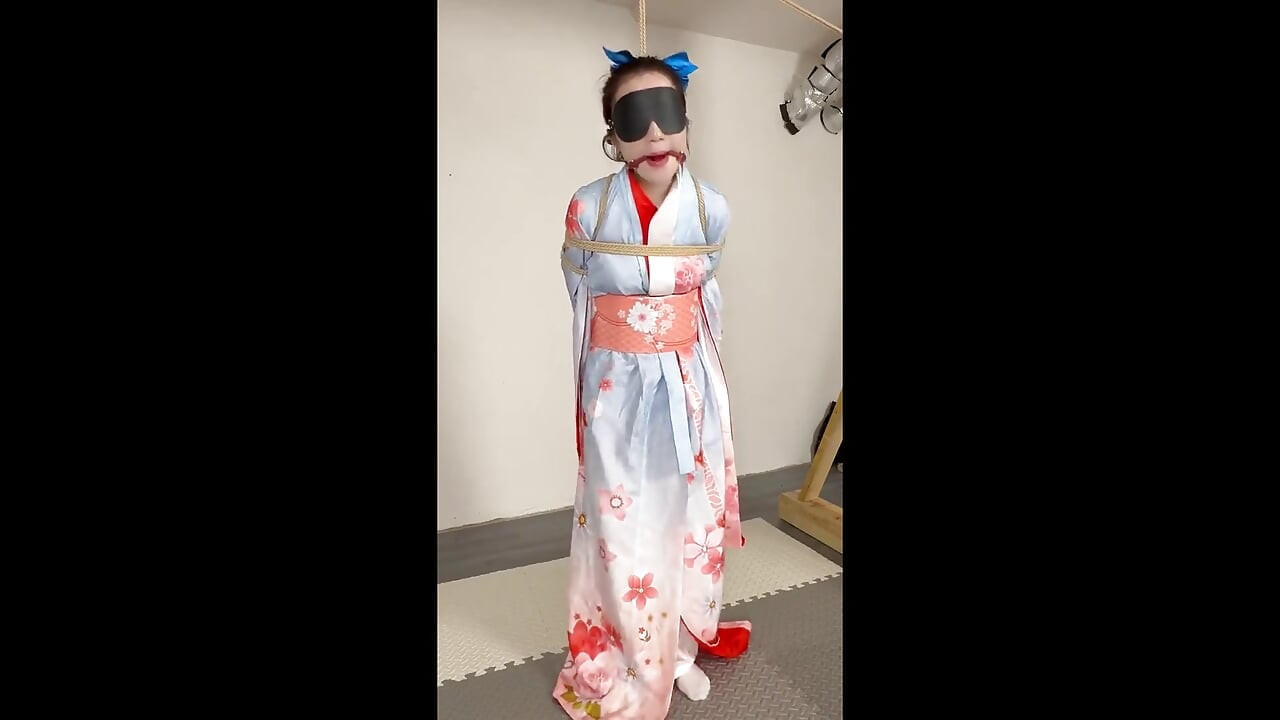 Der Höhepunkt, wie man einen Kimono an einem sonnigen Tag trägt