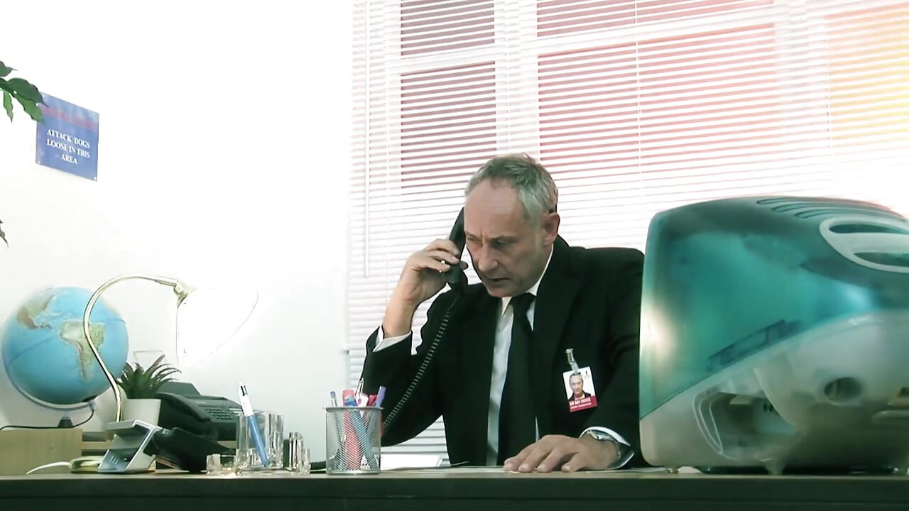 Bucmasta imigrantka traži azil na policajcskim kurčevima