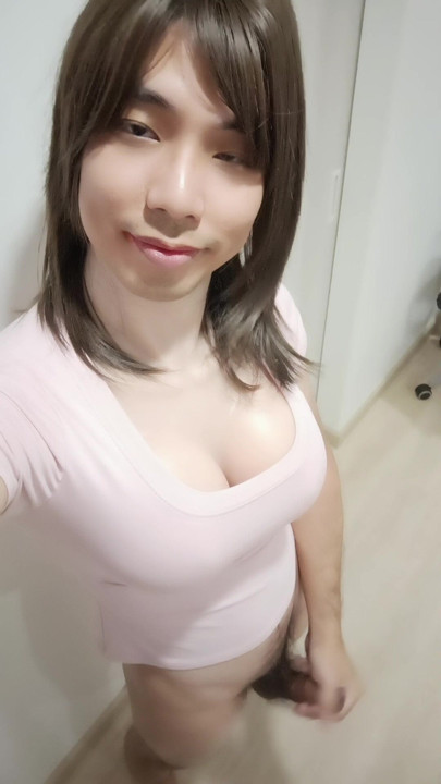Ladyboy acariciando seu pau