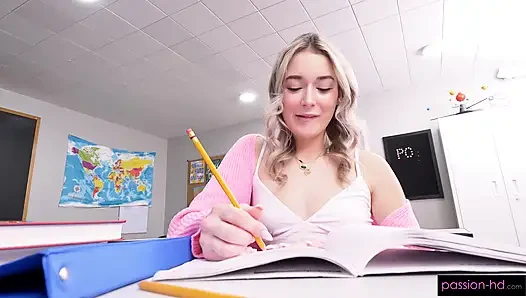 Hewan peliharaan bu guru dipake kaya mainan seks