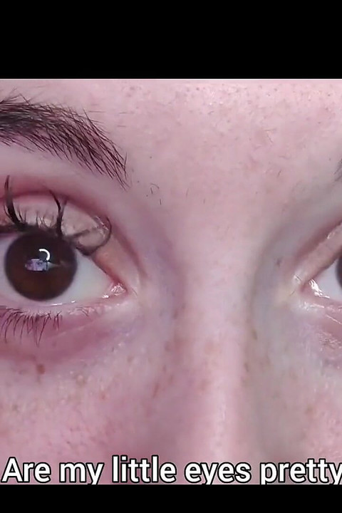 ฉันดูคุณอย่างใกล้ชิดในขณะที่คุณช่วยตัวเองและทําหน้า