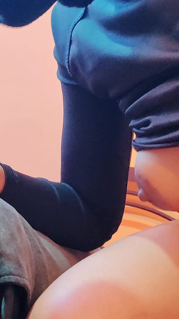 Uzbudljiv trenutak iz "Seksi cura mi puši ,,,Amaterski krupni plan pušenja"