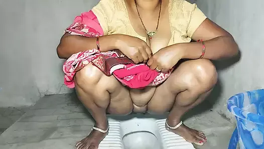Aunty pissing in bathroom and I caught and I see her big pussy and big boobs
