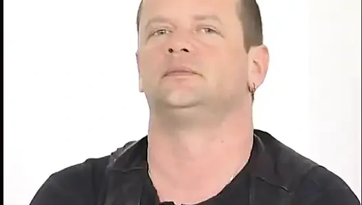 Dünne MILFS bekommen einen harten dildofick, nachdem sie muschis gefingert haben