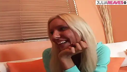 Heiße blondine bekommt muschi gedehnt, nachdem ein riesiger schwanz sie hart gestoßen hat