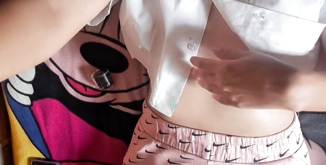 Tako sam vruća za ovaj stol! Intenzivan orgazam! Besplatna pornografija s trljanjem pičke